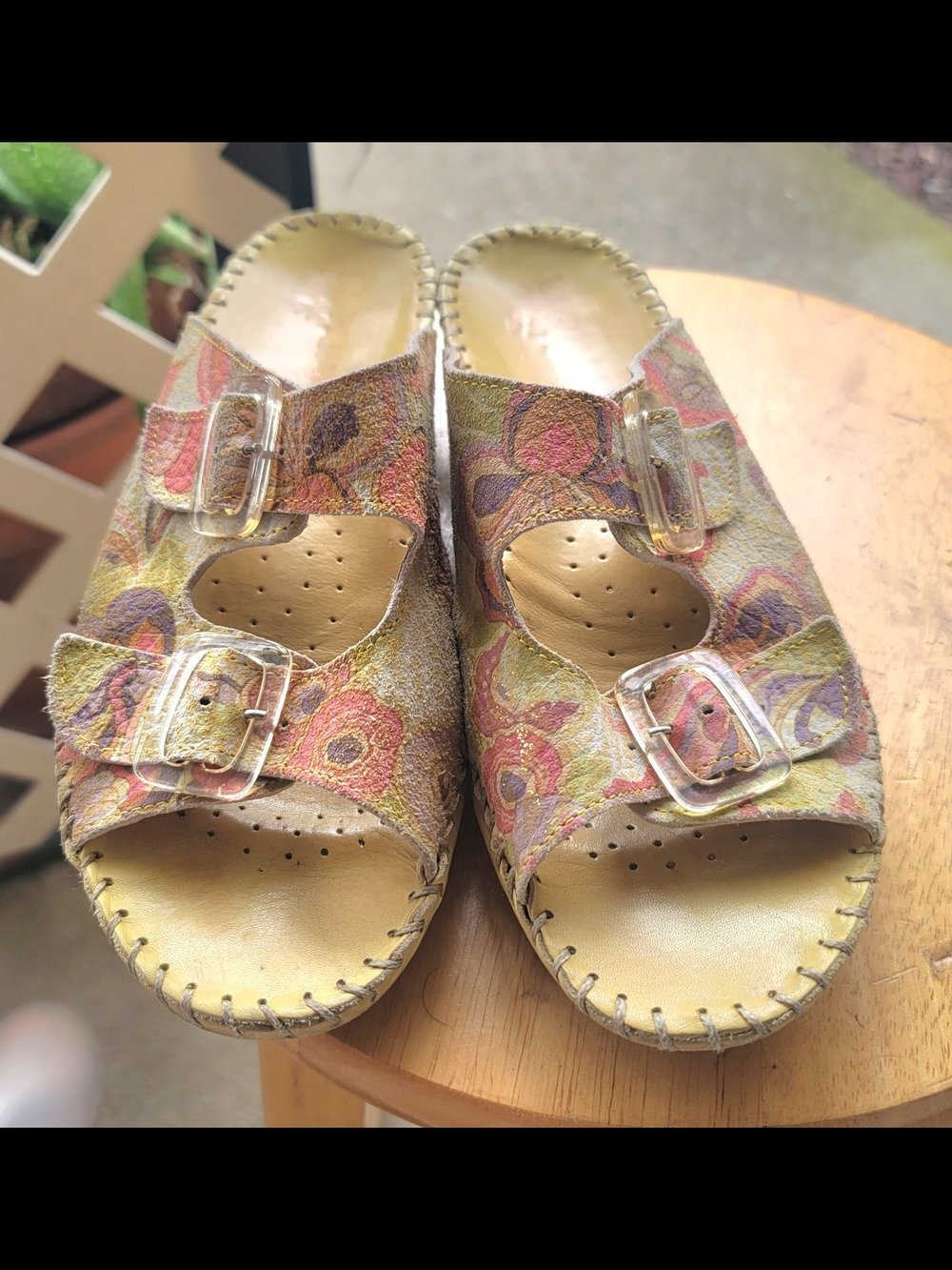 Y2K Deadstock La Plume Floral Buckle Slide Sandals. Size 8-8.5